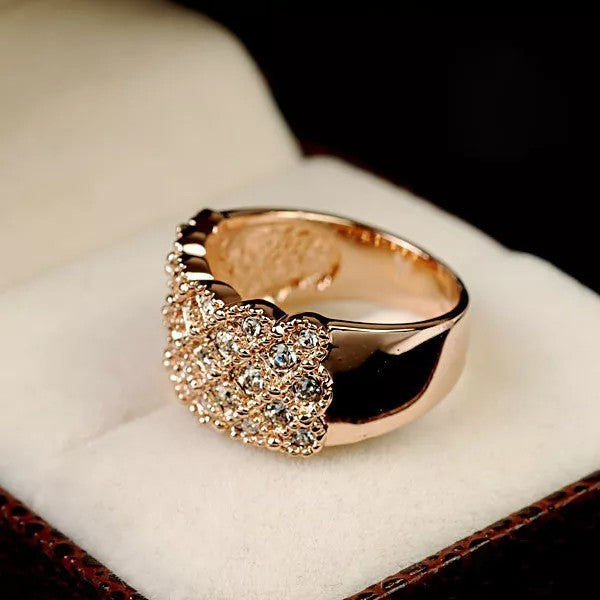 Women Luxurious Geometric Alloy Czech Diamond Ring