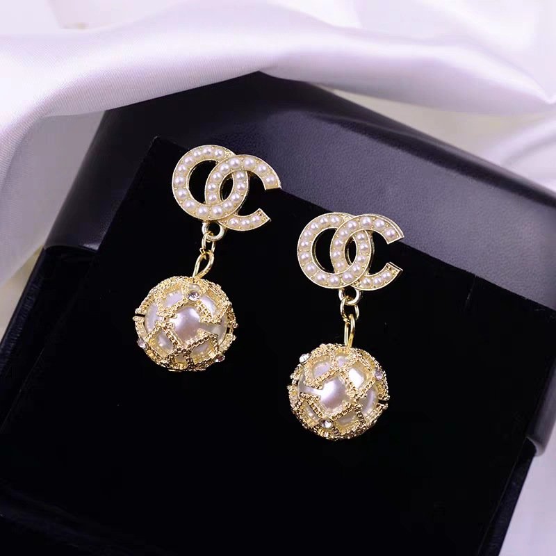 Ladies Silver Needle Designer Fashion Pearl Earrings